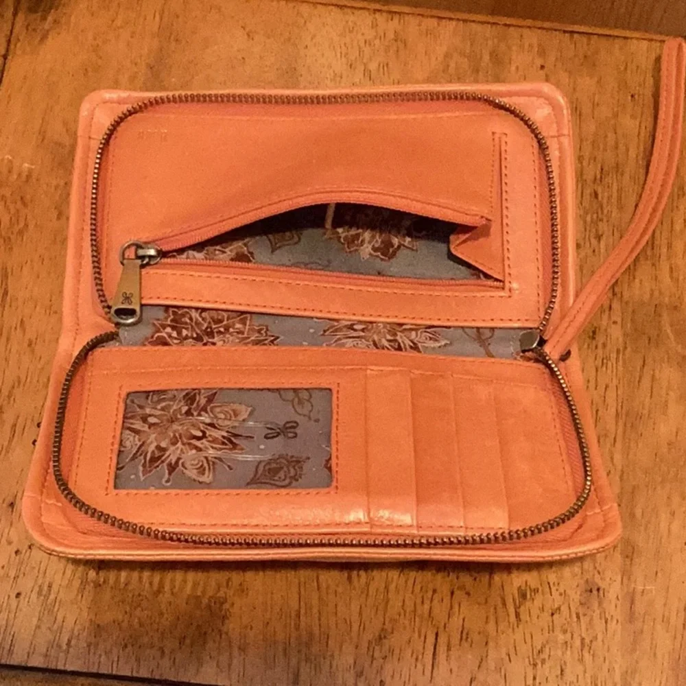 HOBO Fine Large Leather Wallet - Picture 5 of 9